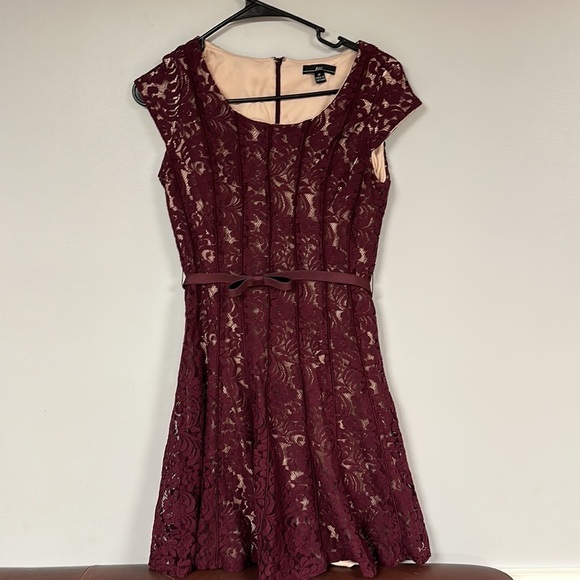 Beautiful R&K Petite Burgundy Fit & Flare Lace Dress, 4P, fully lined, great con - Picture 1 of 10